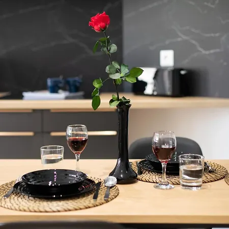 Le 13 -ideal Pros -altkirch Hypercentre -gare 10 Min A Pied -fibre Debit -38 M2 -chambre Separee -coin Salon- Cuisine Equipee- Lave-linge- Arrivee Autonome- Entree Independante- Rez-de-chaussee- Sundgau Διαμέρισμα *