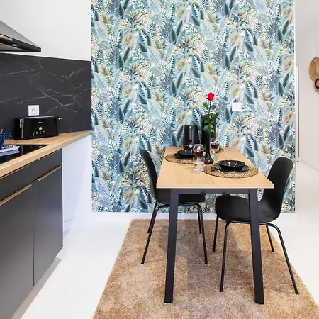 Le 13 -ideal Pros -altkirch Hypercentre -gare 10 Min A Pied -fibre Debit -38 M2 -chambre Separee -coin Salon- Cuisine Equipee- Lave-linge- Arrivee Autonome- Entree Independante- Rez-de-chaussee- Sundgau * Altkirch